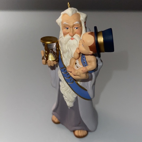 Welcome to 2000 Vintage Hallmark Ornament - Picture 3 of 6